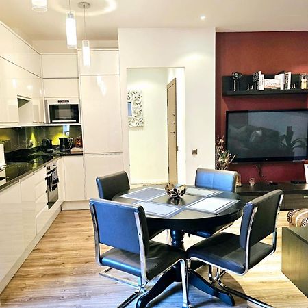 Modern 2 Bedroom Apartment In The City Centre Riga Exteriör bild