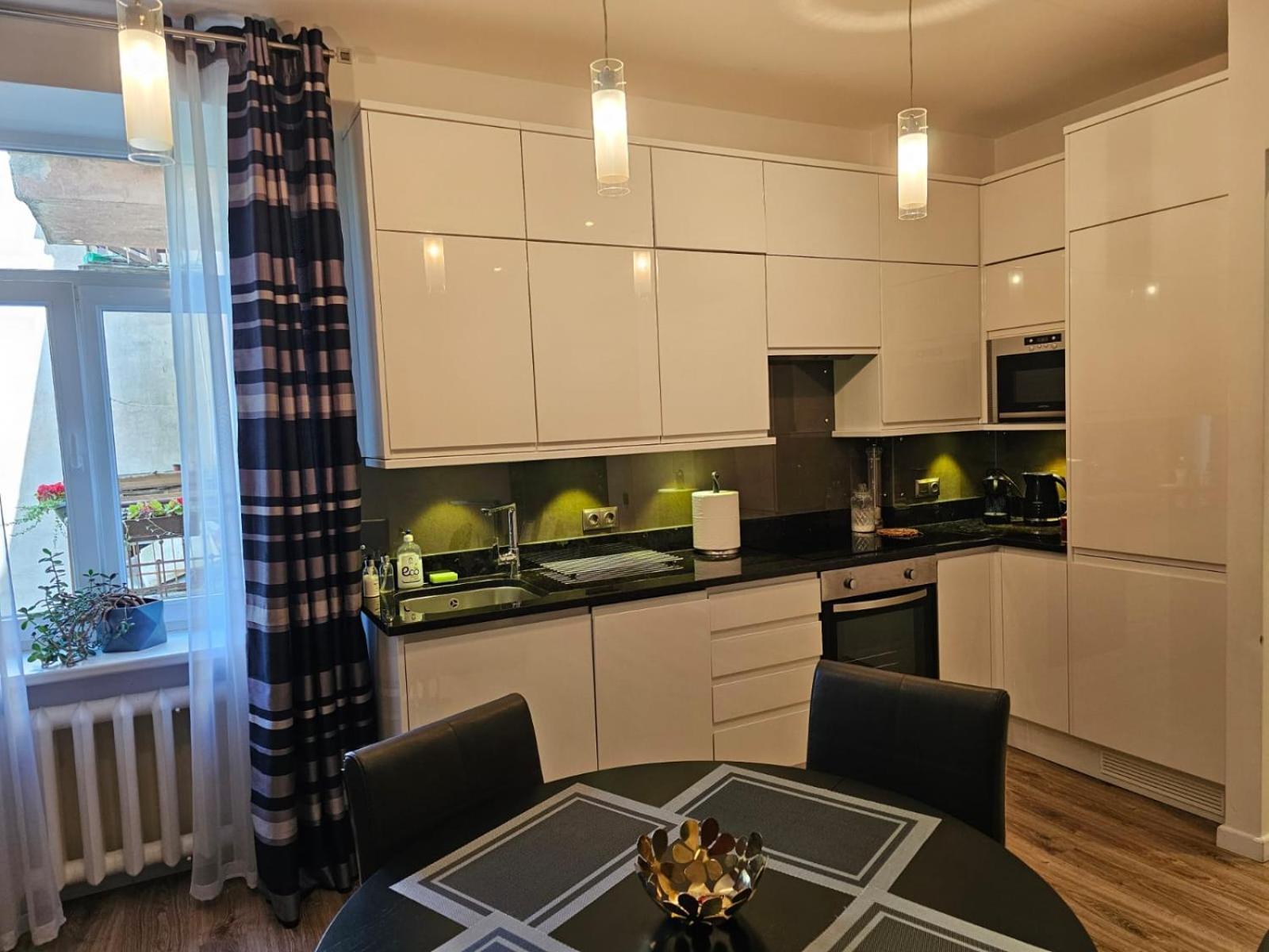 Modern 2 Bedroom Apartment In The City Centre Riga Exteriör bild