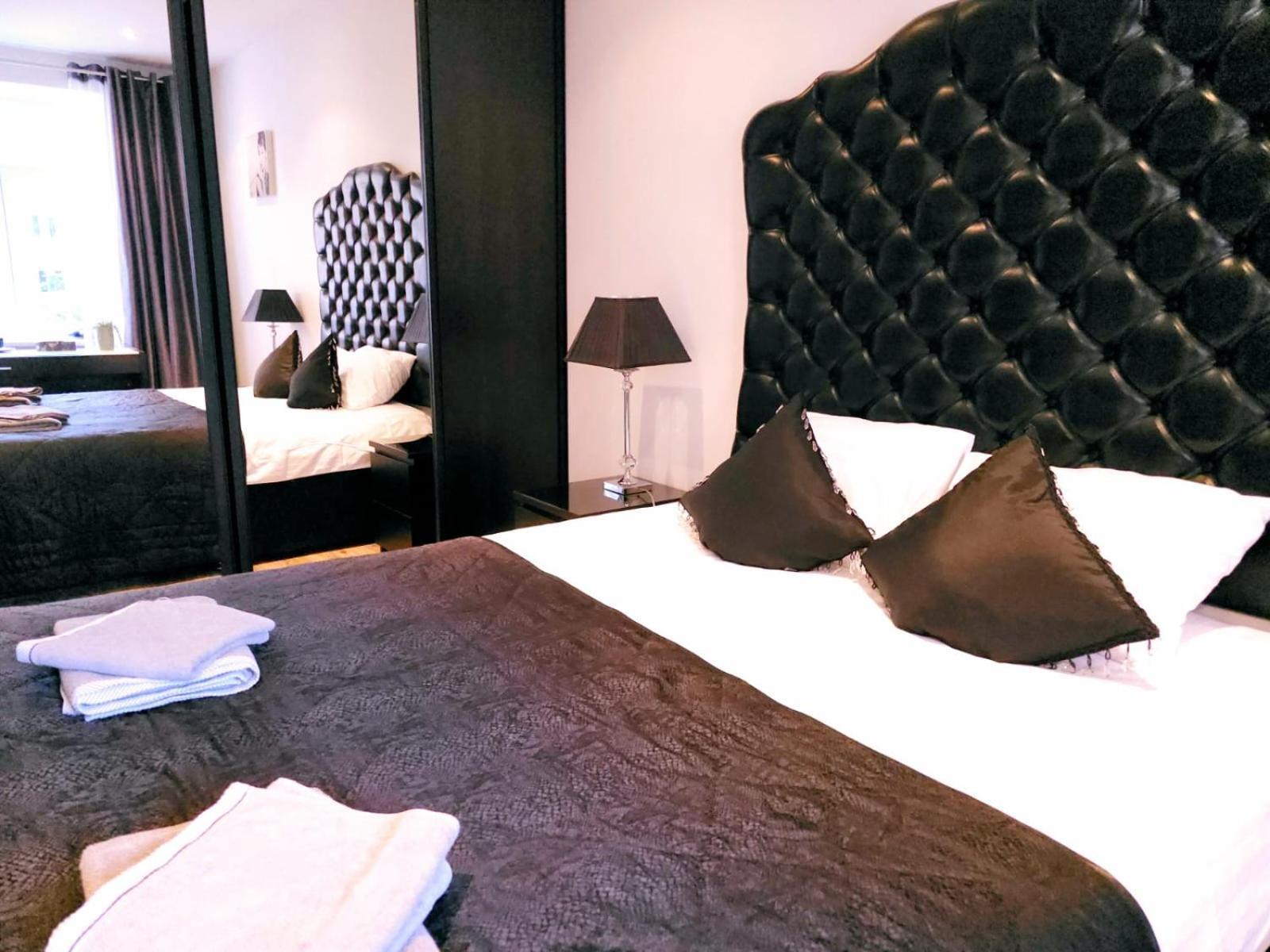 Modern 2 Bedroom Apartment In The City Centre Riga Exteriör bild