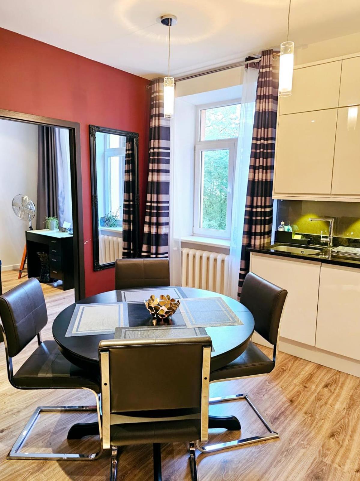 Modern 2 Bedroom Apartment In The City Centre Riga Exteriör bild