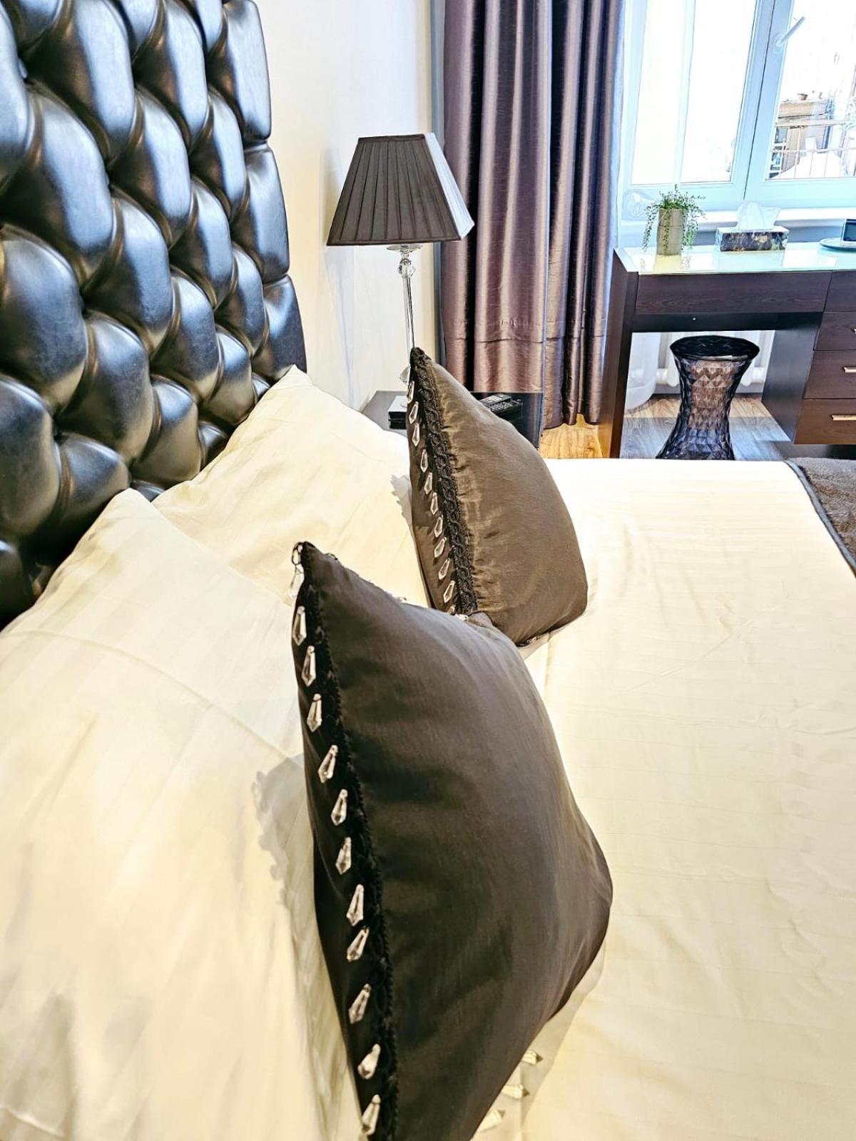 Modern 2 Bedroom Apartment In The City Centre Riga Exteriör bild