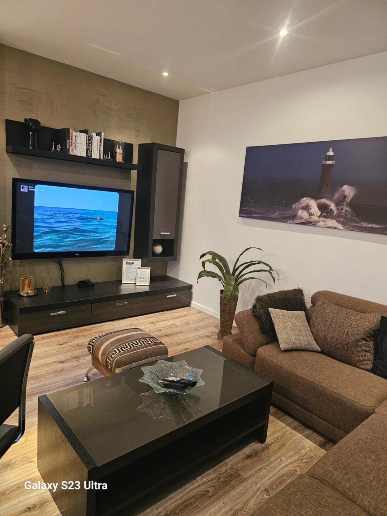 Modern 2 Bedroom Apartment In The City Centre Riga Exteriör bild